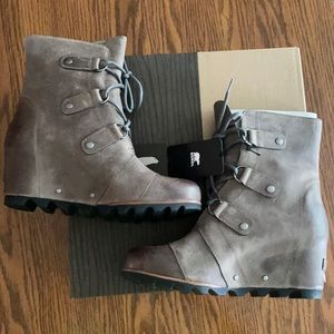 New in Box Sorel Joan of Arctic Wedge Mid